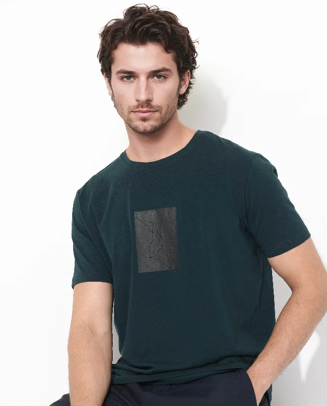 Men's Shirts with Ruffled HemlinesRare Rabbit Men's Trace-1 Dark Green Cotton Lycra Fabric Crew Neck Half Sleeves Regular Fit Graphic Print Logo T-Shirt Men's Shirts with Ruffled HemlinesRare Rabbit Men's Trace-1 Dark Green Cotton Lycra Fabric Crew Neck Half Sleeves Regular Fit Graphic Print Logo T-Shirt