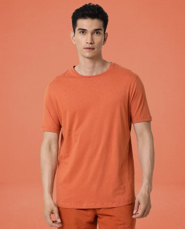 Men's Shirts with Bow TiesRare Rabbit Articale Men's Caxel Tangy Orange Crew Neck Offset Brand Print Half Sleeves T-shirt Men's Shirts with Bow TiesRare Rabbit Articale Men's Caxel Tangy Orange Crew Neck Offset Brand Print Half Sleeves T-shirt