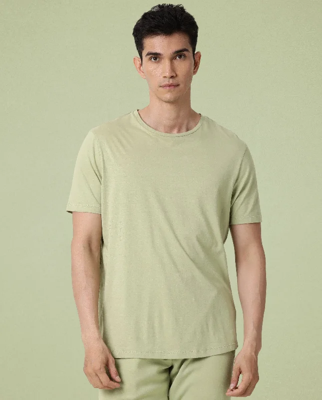 Men's Shirts with Geometric PatternsRare Rabbit Articale Men's Cardamom Green Crew Neck Offset Branded T-shirt Men's Shirts with Geometric PatternsRare Rabbit Articale Men's Cardamom Green Crew Neck Offset Branded T-shirt