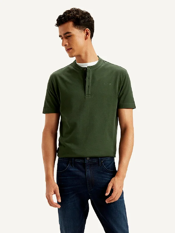 Men's Shirts with Button-Down PocketsMen's Solid Slim Fit T-shirt