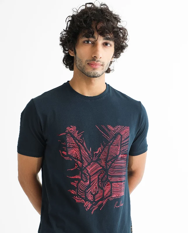 Men's Shirts with Tab CollarsRare Rabbit Men's Digiwaves 2 Navy Crew Neck Logo Printed Half Sleeves Slim Fit T-Shirt Men's Shirts with Tab CollarsRare Rabbit Men's Digiwaves 2 Navy Crew Neck Logo Printed Half Sleeves Slim Fit T-Shirt