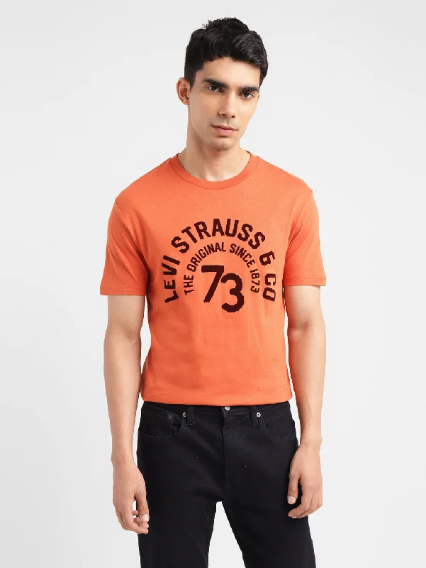 Warm Men's Fleece-Lined TopsMen's Typographic Print Slim Fit T-shirt