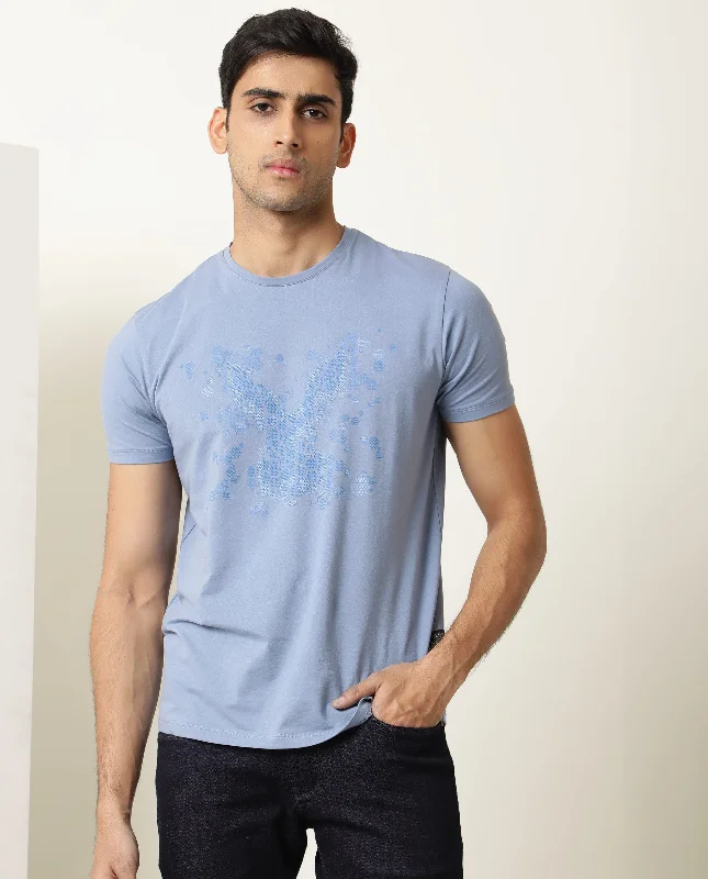 Men's Shirts with Zippered PocketsRare Rabbit Men's Smokey Blue Cotton Lycra Fabric Crew Neck Half Sleeves Regular Fit HD Printed Logo T-shirt Men's Shirts with Zippered PocketsRare Rabbit Men's Smokey Blue Cotton Lycra Fabric Crew Neck Half Sleeves Regular Fit HD Printed Logo T-shirt