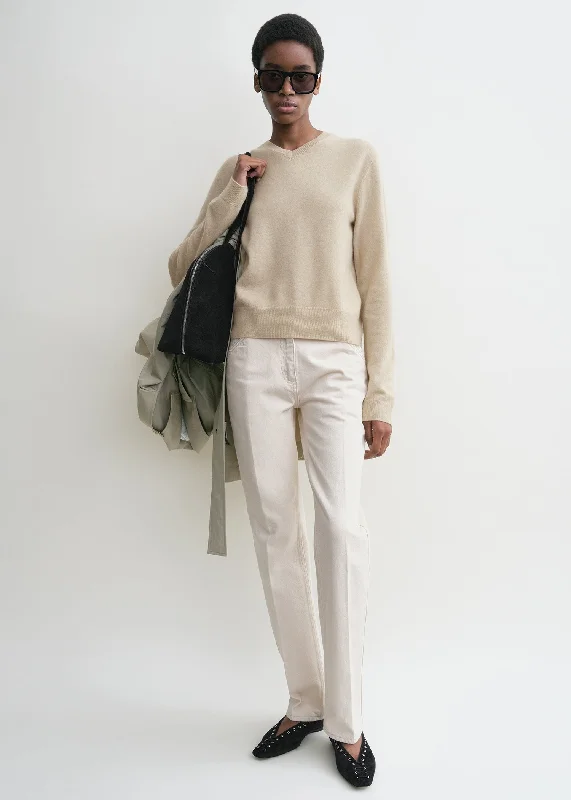Men's Sweaters in Bright ColorsClassic V-neck knit fawn