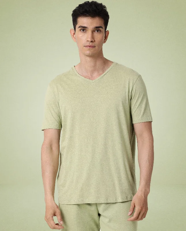 Versatile Men's Tank TopsRare Rabbit Articale Men's Cleok Green Solid V-Neck Relaxed Fit Half Sleeves T-Shirt Versatile Men's Tank TopsRare Rabbit Articale Men's Cleok Green Solid V-Neck Relaxed Fit Half Sleeves T-Shirt