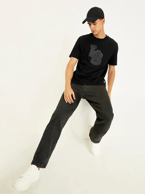 Men's Shirts with Embellished HemlinesMen's Typographic Print Crew Neck T-shirt